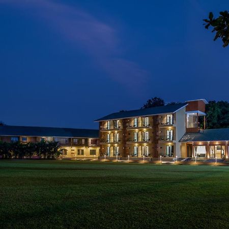 Paramount Riverfront Resort & Spa, Karjat Bagian luar foto