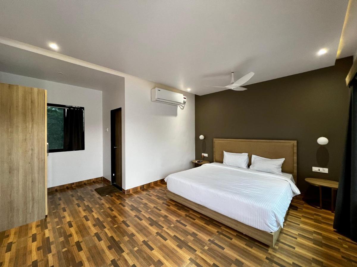Paramount Riverfront Resort & Spa, Karjat Bagian luar foto