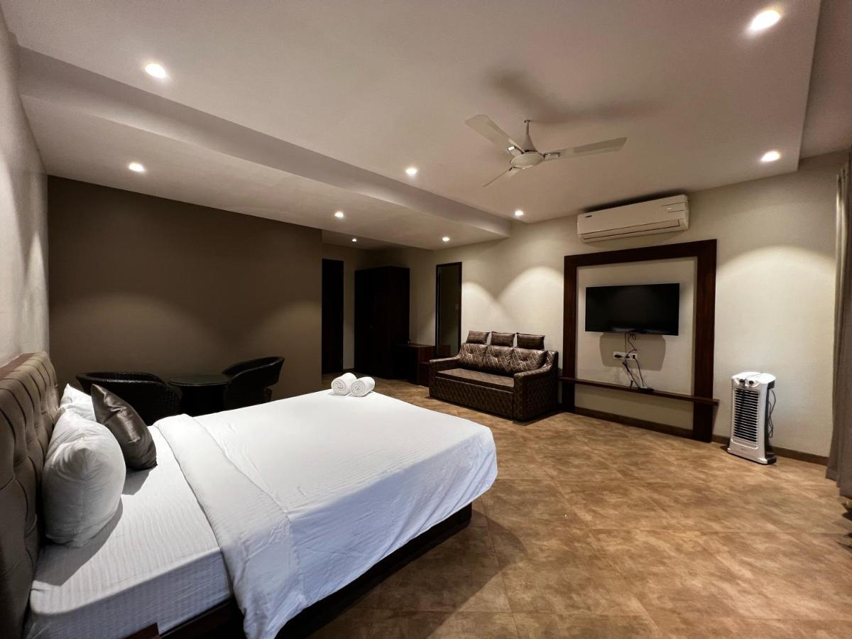 Paramount Riverfront Resort & Spa, Karjat Bagian luar foto