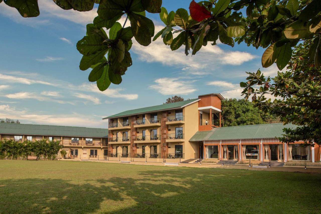Paramount Riverfront Resort & Spa, Karjat Bagian luar foto