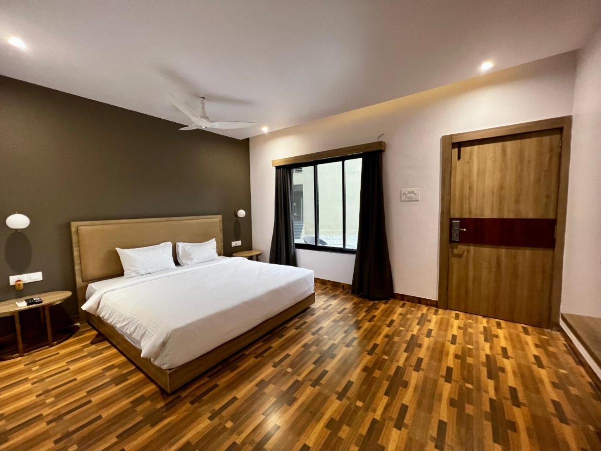 Paramount Riverfront Resort & Spa, Karjat Bagian luar foto