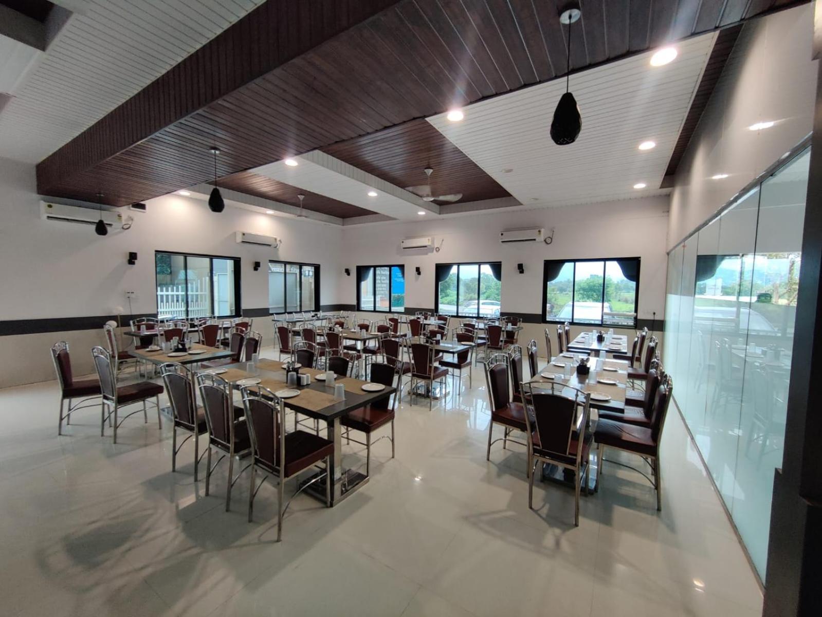 Paramount Riverfront Resort & Spa, Karjat Bagian luar foto